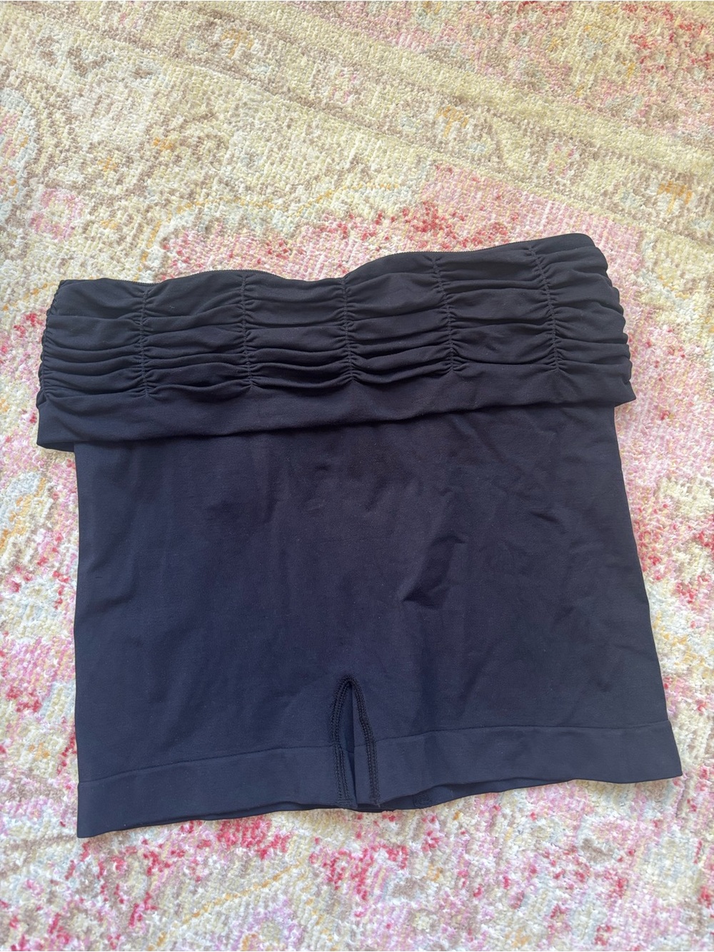 NWOT \\ ruched waistband active shorts